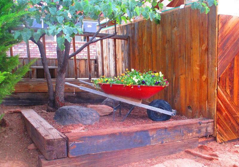 Otel Broken Spur Inn & Steakhouse