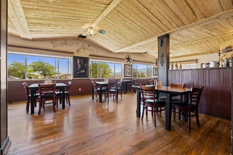 ホテル Broken Spur Inn & Steakhouse