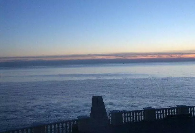 Отель Dolphin Resort & Conference Center