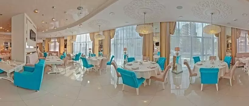 Отель Dolphin Resort & Conference Center