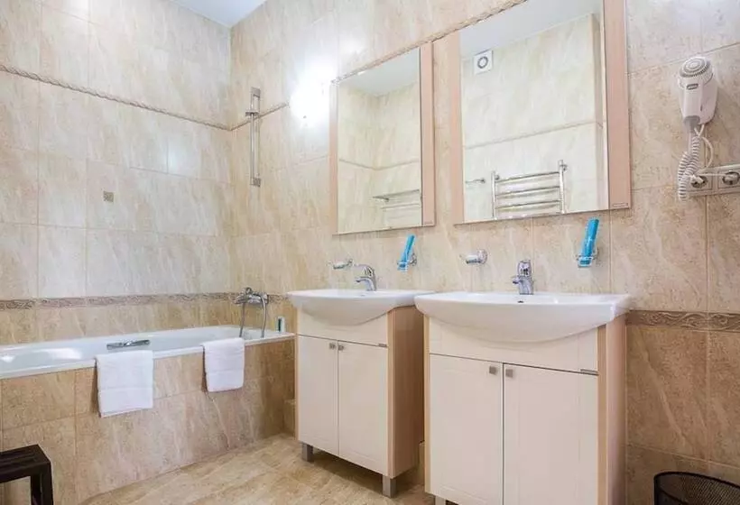 Отель Dolphin Resort & Conference Center