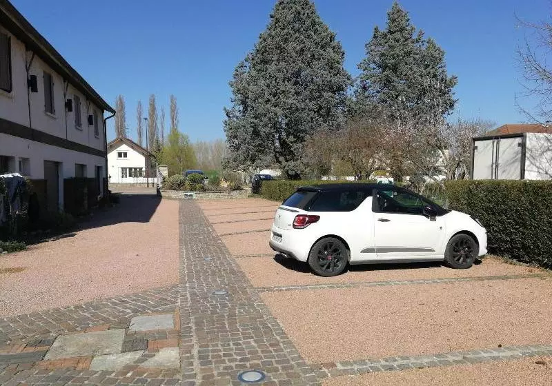 Отель Hostellerie Bourguignonne