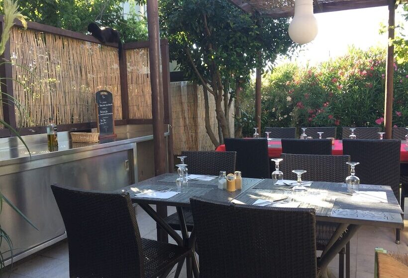 فندق Nîmes Caissargues