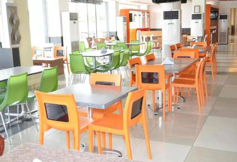 Hotel Nobila Airport