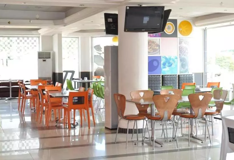 Hotel Nobila Airport