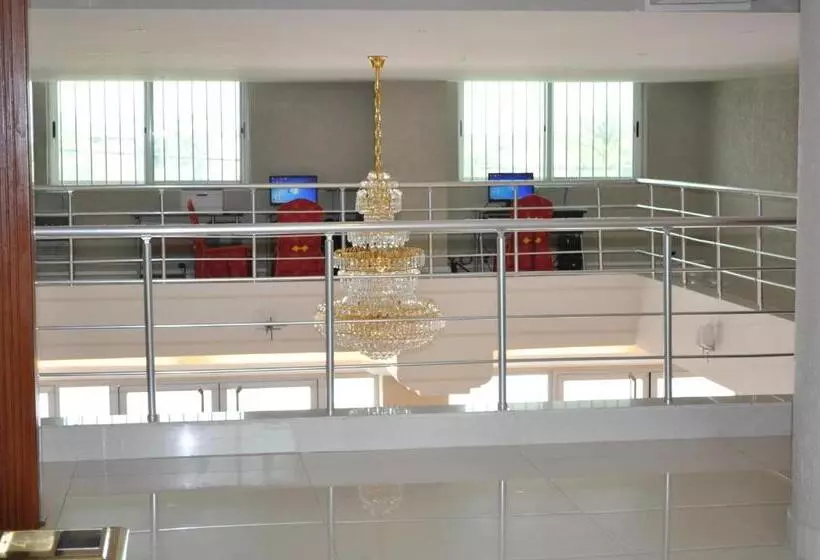 Hotel Nobila Airport