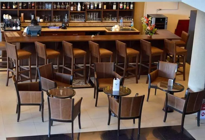 Hotel Nobila Airport