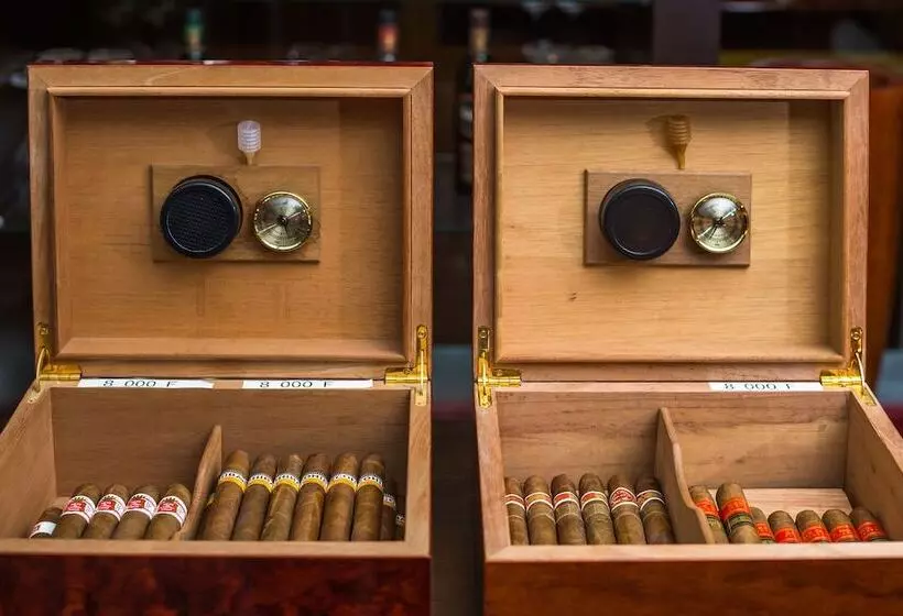 Hotel Nobila Airport