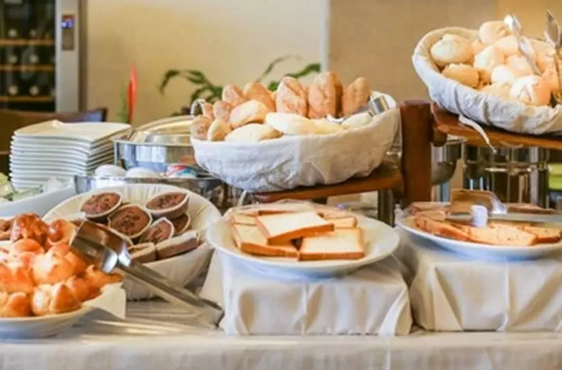 Hotel Nobila Airport