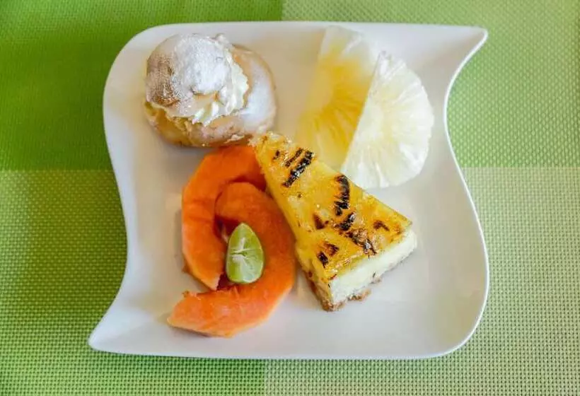 Hotel Nobila Airport