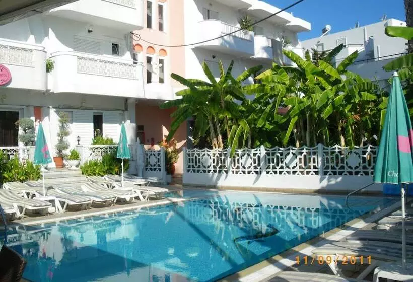 田舎風ホテル Elite Apartments