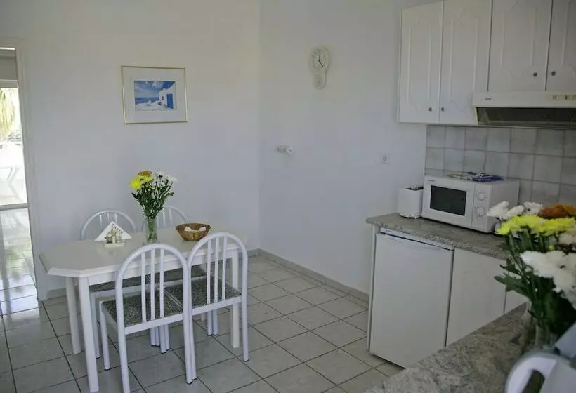 田舎風ホテル Elite Apartments