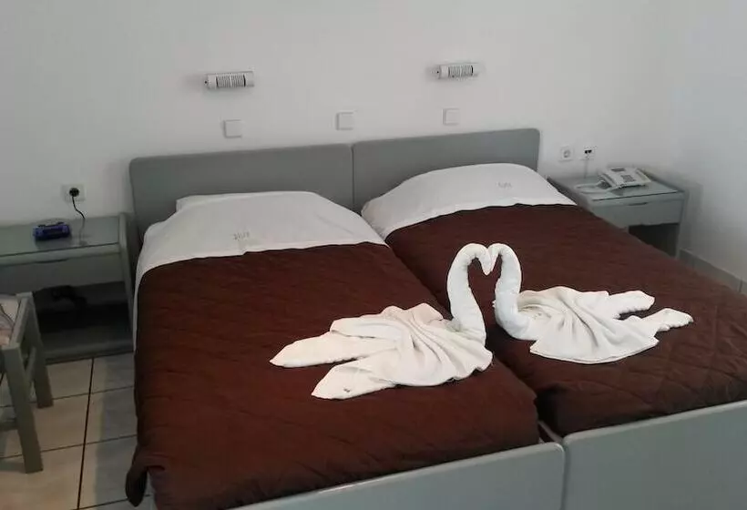 田舎風ホテル Elite Apartments