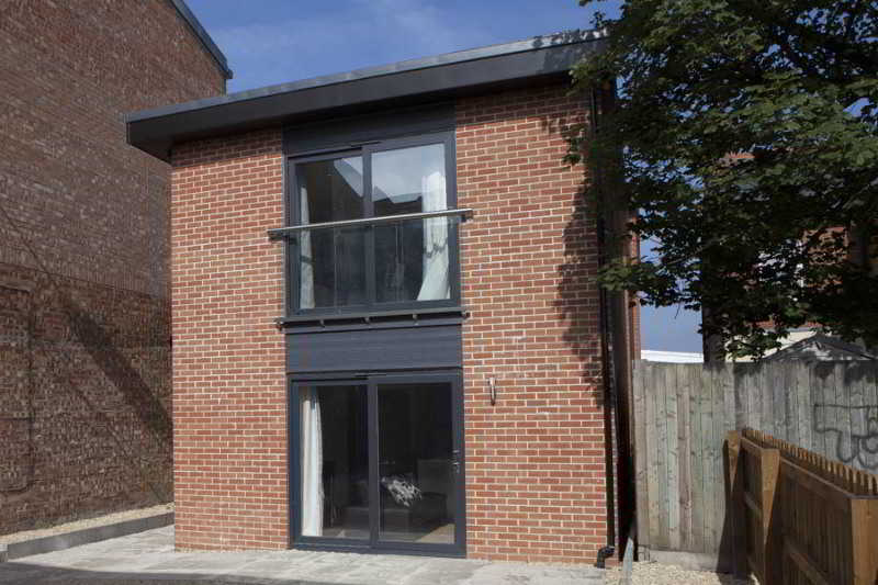 酒店 Saracens Courtyard Apartments