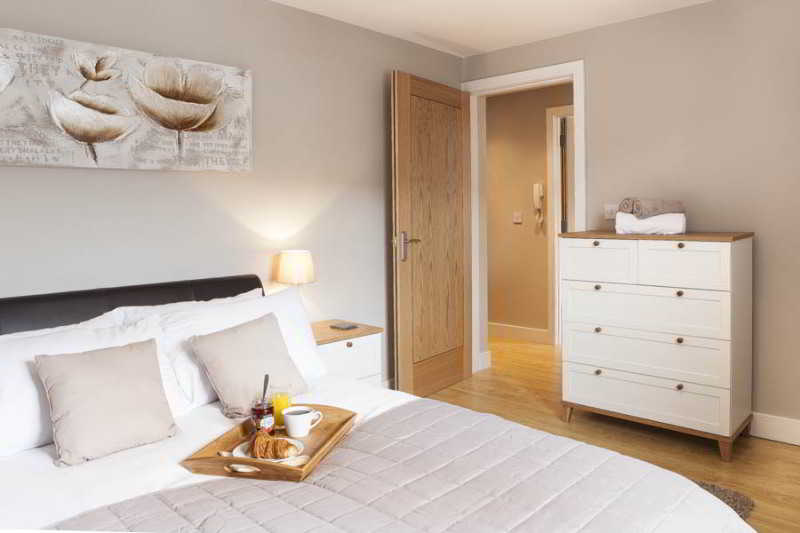 酒店 Saracens Courtyard Apartments