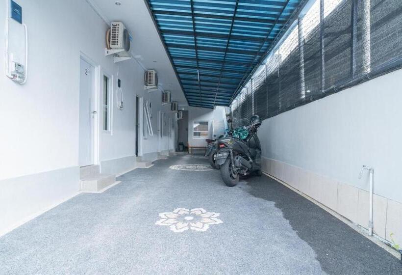 Отель Reddoorz @ Jalan Gunung Talang Mahendradatta