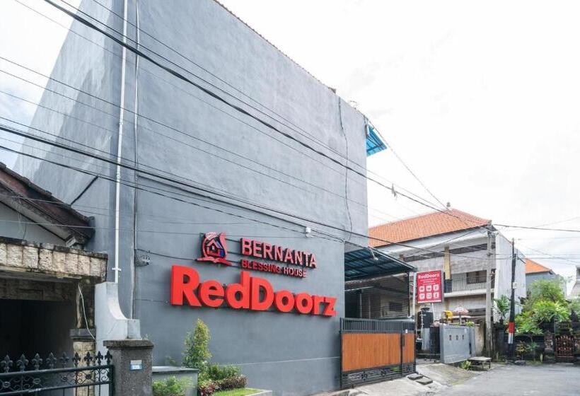 Отель Reddoorz @ Jalan Gunung Talang Mahendradatta