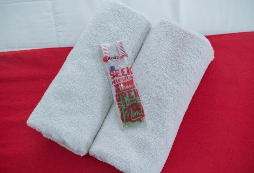 Отель Reddoorz @ Jalan Gunung Talang Mahendradatta