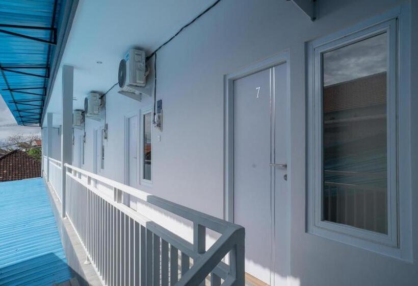 Отель Reddoorz @ Jalan Gunung Talang Mahendradatta