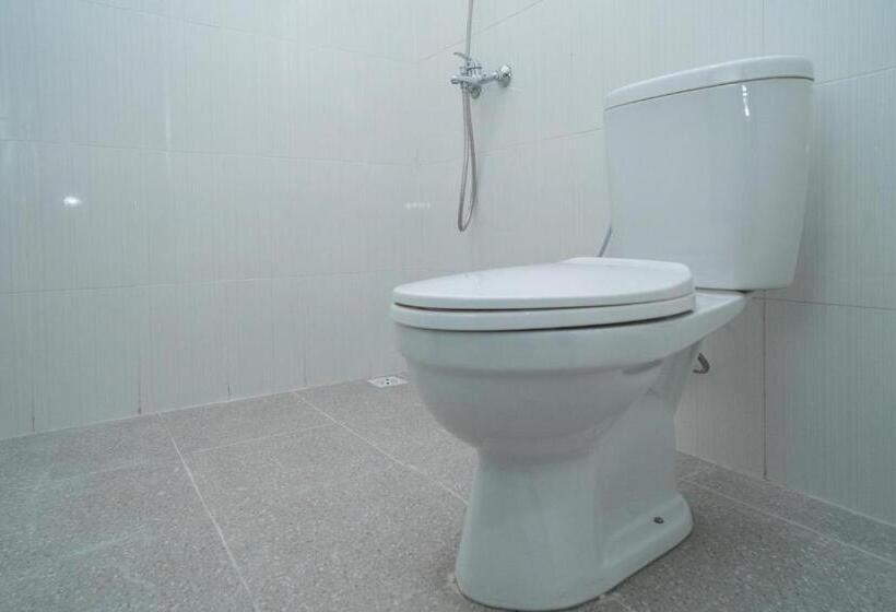 Отель Reddoorz @ Jalan Gunung Talang Mahendradatta