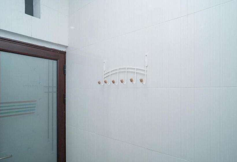 Отель Reddoorz @ Jalan Gunung Talang Mahendradatta