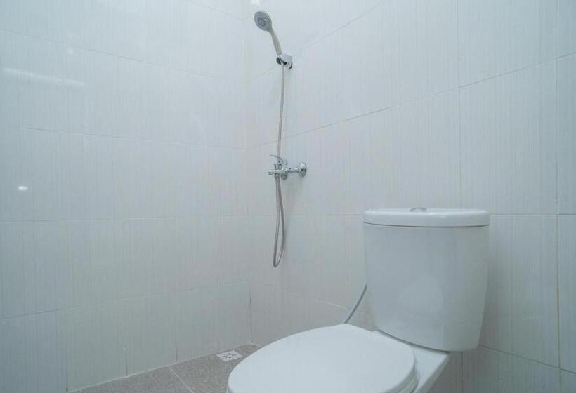 Отель Reddoorz @ Jalan Gunung Talang Mahendradatta