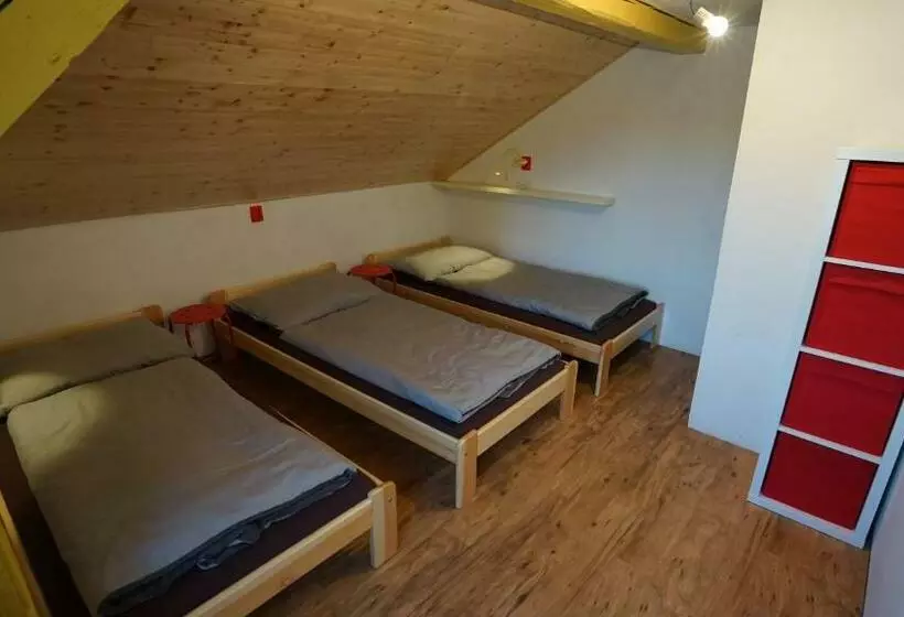 Majatalo Chata Pod Hradem