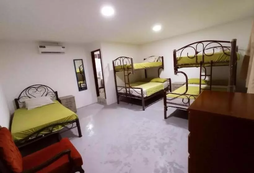 پانسیون Hostal El Naufrago 2