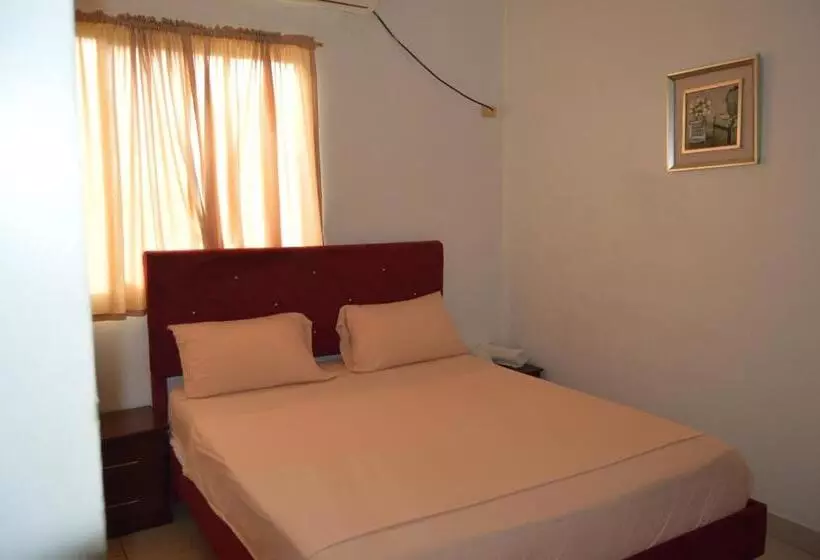 پانسیون Hostal El Naufrago 2