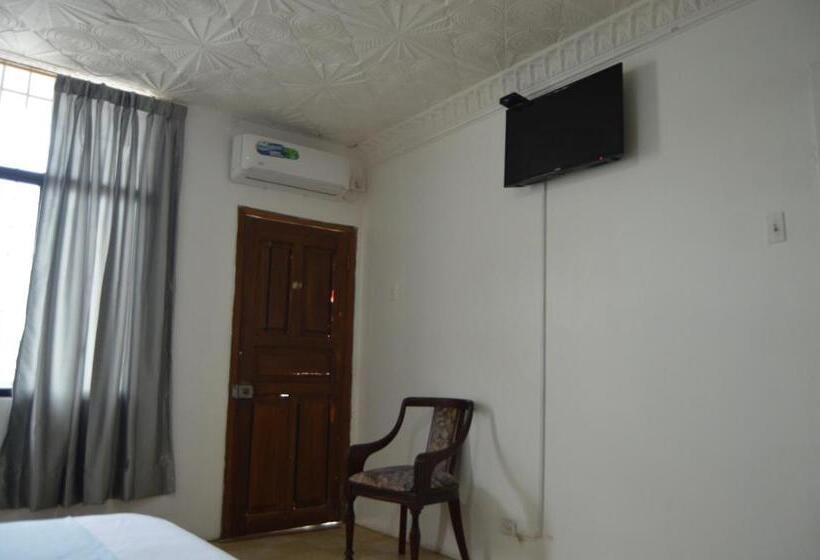 Pension Hostal El Naufrago 2