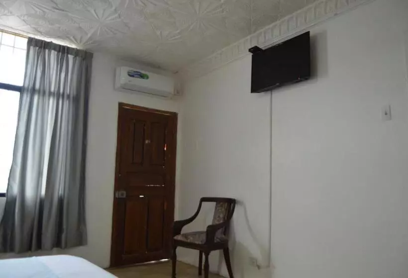 پانسیون Hostal El Naufrago 2