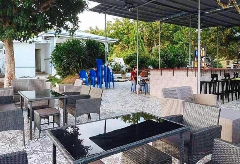 בית מלון כפרי Negra Mountain Resort