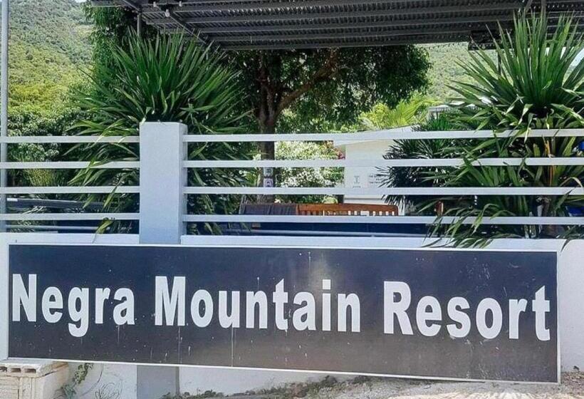 בית מלון כפרי Negra Mountain Resort