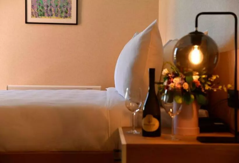 هتل Zeta By Sambic