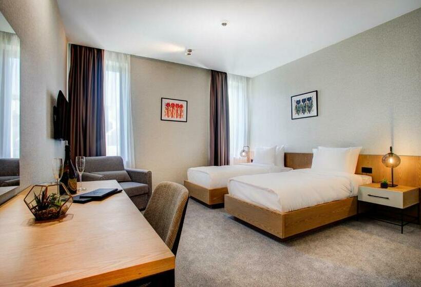 هتل Zeta By Sambic