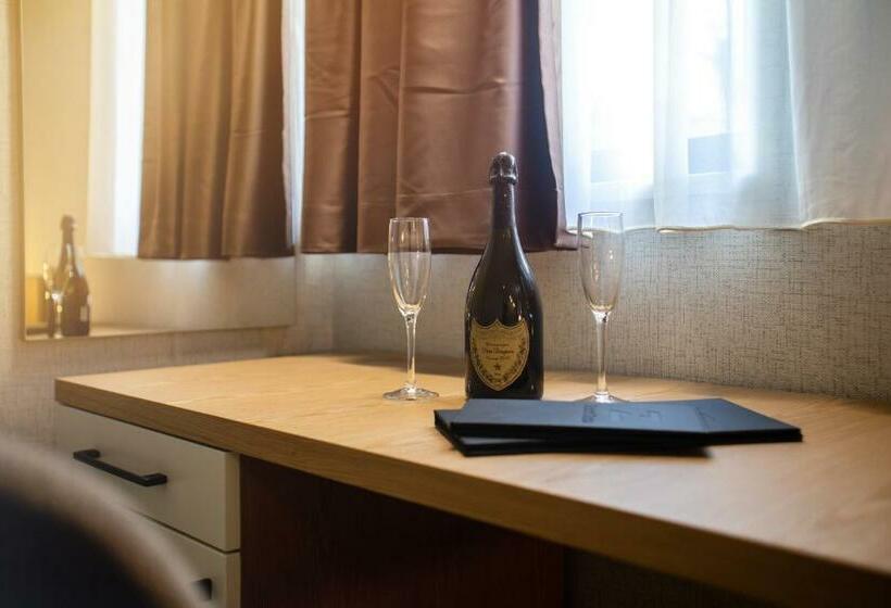 هتل Zeta By Sambic