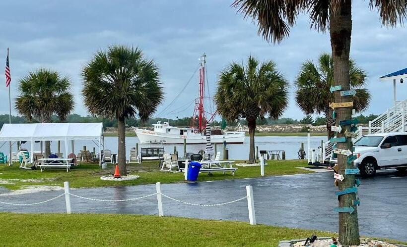 מוטל Waterway Inn