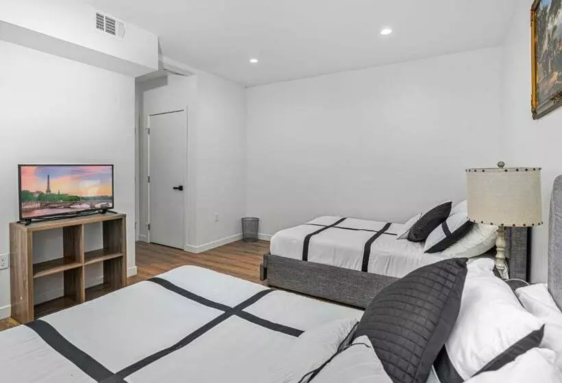 پانسیون Downtown La Stylish Suites