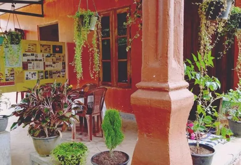 هتل Oleena Home Stay
