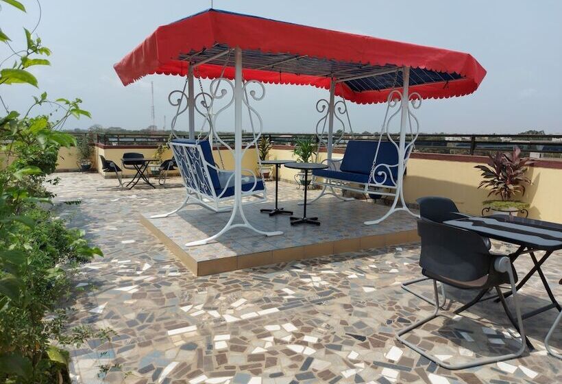 هتل Room In Guest Room Standard Double Bed In Royal Blue Guest House And Bar