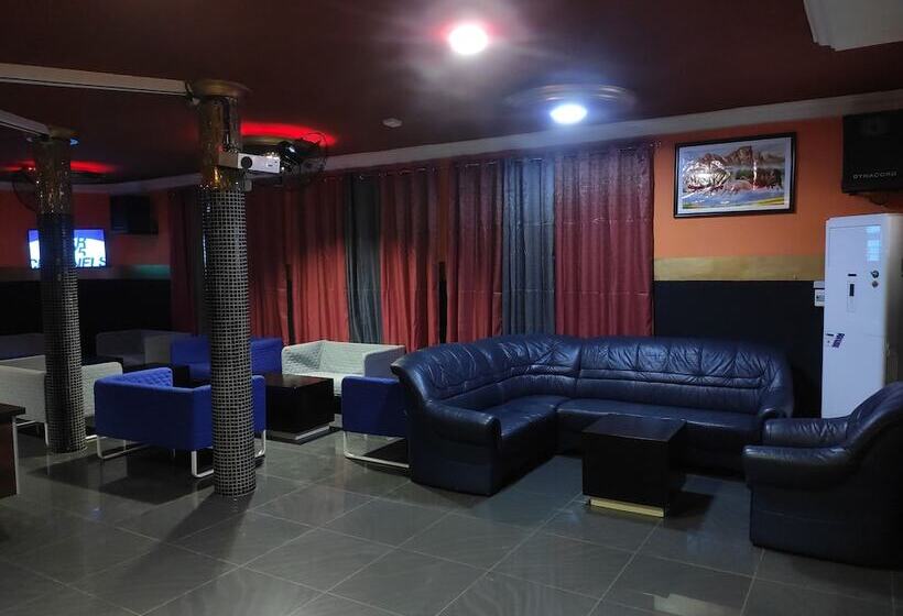 هتل Room In Guest Room Standard Double Bed In Royal Blue Guest House And Bar