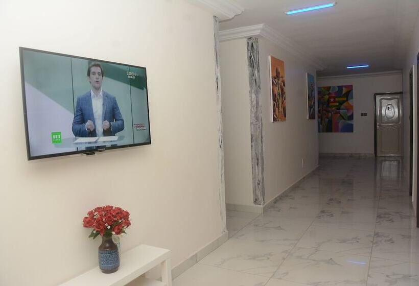 هتل Room In Guest Room Standard Double Bed In Royal Blue Guest House And Bar