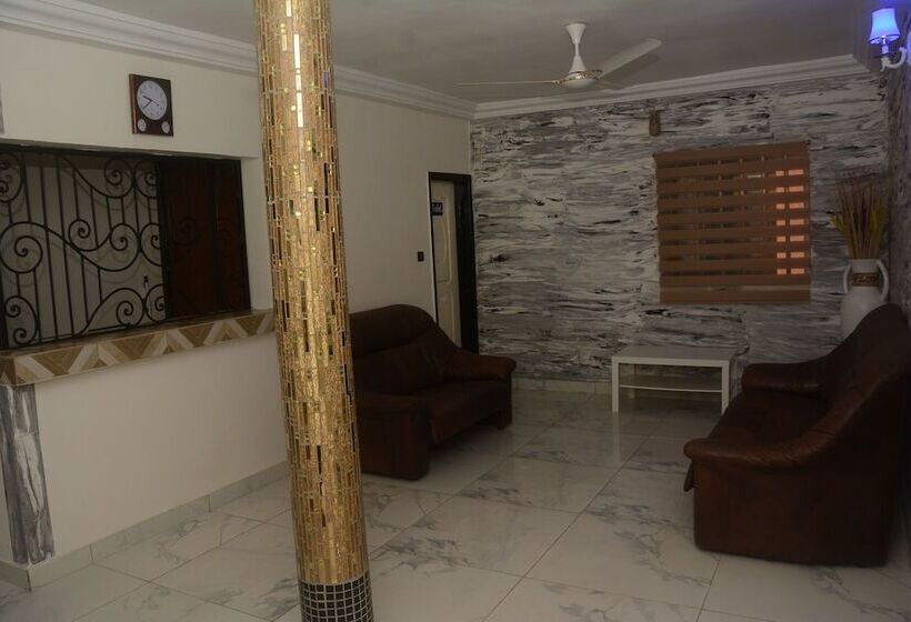 هتل Room In Guest Room Standard Double Bed In Royal Blue Guest House And Bar