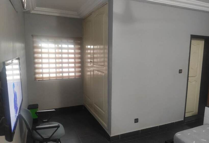 هتل Room In Guest Room Standard Double Bed In Royal Blue Guest House And Bar