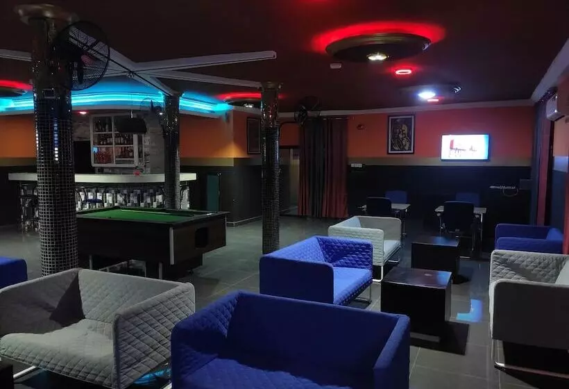 هتل Room In Guest Room   Standard Double Bed In Royal Blue Guest House And Bar