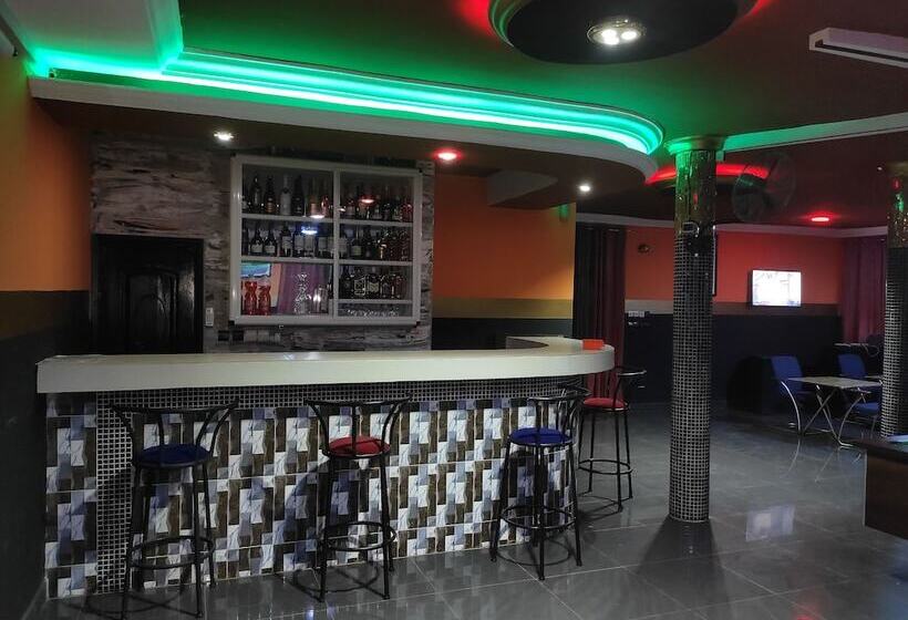 هتل Room In Guest Room Standard Double Bed In Royal Blue Guest House And Bar