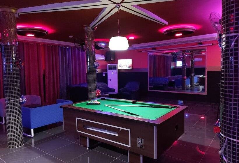 هتل Room In Guest Room Standard Double Bed In Royal Blue Guest House And Bar