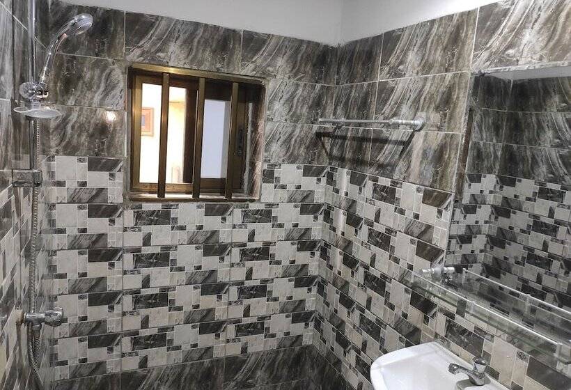 هتل Room In Guest Room Standard Double Bed In Royal Blue Guest House And Bar