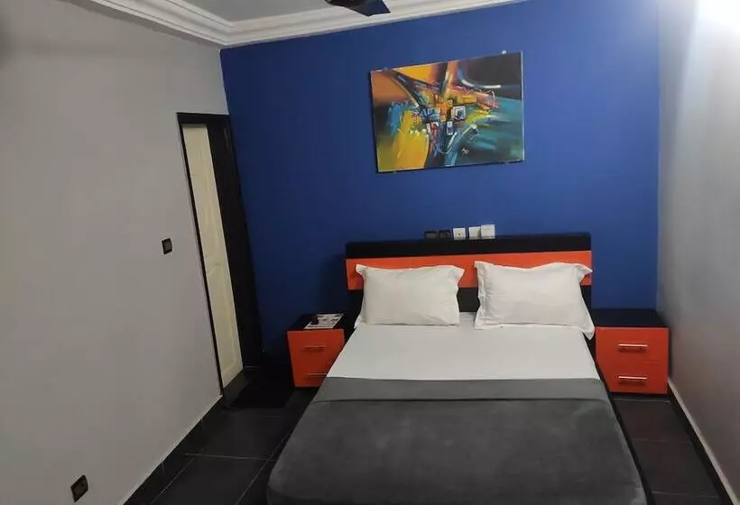 هتل Room In Guest Room   Standard Double Bed In Royal Blue Guest House And Bar