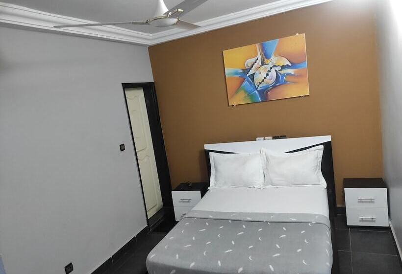 هتل Room In Guest Room Standard Double Bed In Royal Blue Guest House And Bar